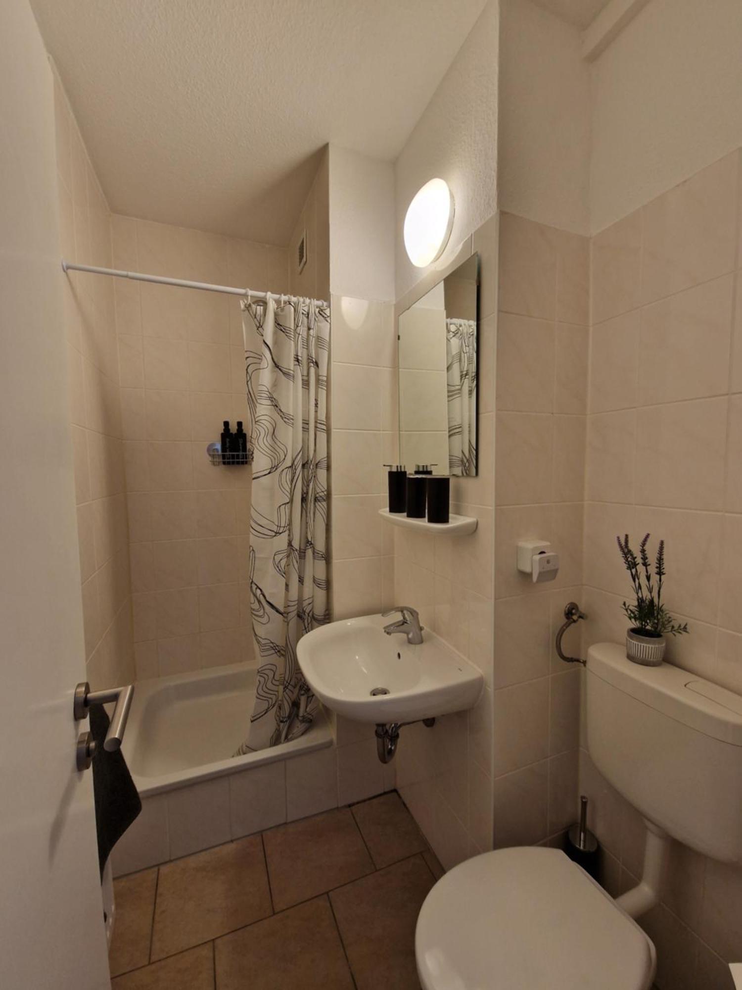 Zentrale Und Komfortable Wohnung Лайпциг Екстериор снимка